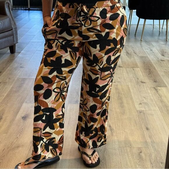 Tulléa Floral Linen Pants - Picture 5 of 10